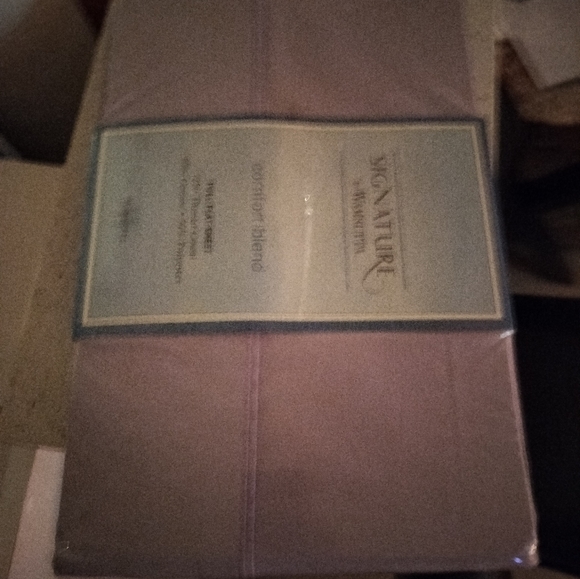 Light Grey Full Size Flat Sheet 250thread count Signature by Wamsutta - Picture 2 of 4